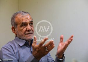 حمله روزنامه حامی دولت به پزشکیان: درآمد پزشکان خیلی هم خوب است؛ اگر کافی نیست می توانند از ایران بروند