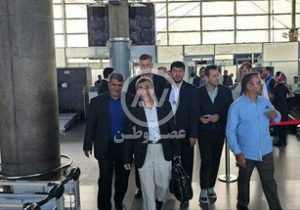 تحصن محمود احمدی نژاد در فرودگاه /او همچنان منتظر خروج از کشور است /منابع امنیتی: احتمال بازداشت او در گواتمالا وجود دارد