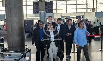 تحصن محمود احمدی نژاد در فرودگاه /او همچنان منتظر خروج از کشور است /منابع امنیتی: احتمال بازداشت او در گواتمالا وجود دارد