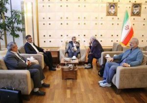 احمدی نژاد به ایران برگشت /چه کسانی به استقبالش رفتند؟ +عکس
