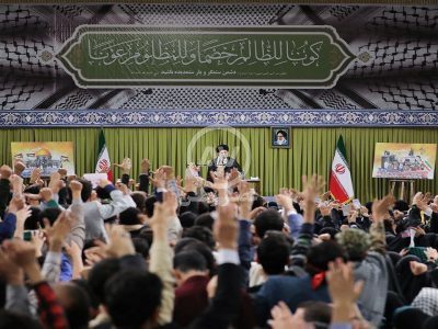 دیدار رهبر انقلاب با جمعی از دانش‌آموزان و دانشجویان در آستانه ۱۳ آبان
