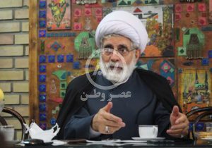 چهره های نزدیک به بیت رهبری نگران هستند /جبهه پایداری تلاش می‌کند اطراف رهبری را از حامیان اصلی نظام خالی کند