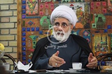 چهره های نزدیک به بیت رهبری نگران هستند /جبهه پایداری تلاش می‌کند اطراف رهبری را از حامیان اصلی نظام خالی کند