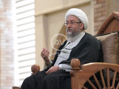 آملی لاریجانی: نسل جدید سوال دارد، سوال هم دعوا ندارد/ جوانان را از دین فراری ندهیم