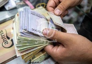 شوک سنگین بودجه به کارمندان و بازنشستگان/ حقوق کارمندان ۲۷.۵ درصد و بازنشستگان ۲۵.۵ درصد از تورم عقب ماند
