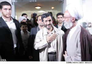 سند کیهان برای معتقدبودن آیت الله مصباح به رای مردم: او در رفراندوم جمهوری اسلامی شرکت کرد؛از او عکس هم گرفتند اما گم شد