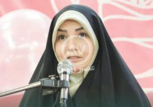 وقتی مهران مدیری برای ساخت برنامه طنز روی آنتن تلویریون نیست، قاعدتا باید این خانم بیاید و جوک تعریف کند