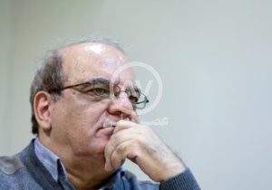 کنایه عباس عبدی به عکسبرداری دستگاه های اطلاعاتی از زنان فاقد حجاب /مثل حمل و نقل گچ و خاک با پورشه است!