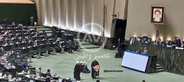 جمهوری اسلامی: افزایش سن بازنشستگی عرفاً و شرعاً جایز نیست /چرا به زیان مردم عمل می کنید /این اقدام نه انقلابی است نه مردمی