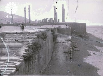 عکسی دیده نشده از تخت جمشید هنگام بیرون آمدن از زیر خاک بعد از ۲۵ قرن