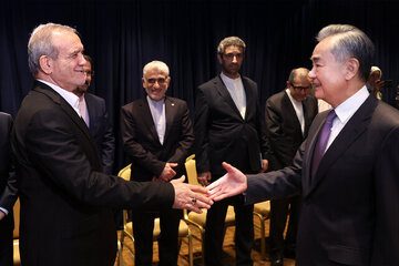 پزشکیان به وزیر خارجه چین و رئیس جمهور صربستان: باید دست به دست هم دهیم /اسرائیل نوزادان را می‌کشد، آیا دفاع مشروع در برابر تروریست‌ها است؟