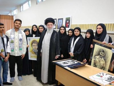 بازدید رهبر انقلاب از نمایشگاه آثار هنرمندان نوجوان