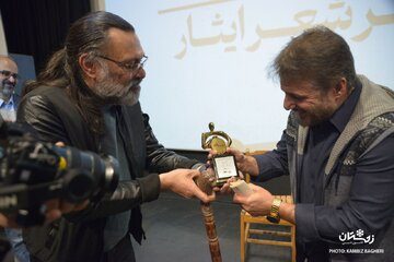 “انار؛ صد دانه یاقوت” را در جبهه نوشتم 