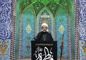 تمام همت دانشجو باید در راستای پیشرفت علمی خودش و کشورش باشد