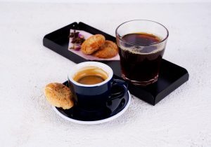 چای یا قهوه؟ مقایسه کامل برای انتخابی هوشمندانه
