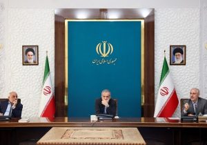 تاکید پزشکیان بر تسریع روند اجرای نیروگاه‌های خورشیدی