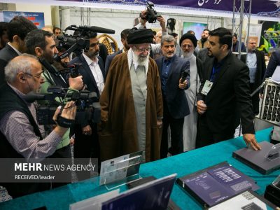 رهبر انقلاب از نمایشگاه تازه‌ترین دستاوردها و توانمندی‌های بخش خصوصی بازدید کردند