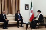 رهبر انقلاب در دیدار نخست وزیر عراق: حشدالشعبی یکی از مؤلفه‌های مهم قدرت در عراق است؛ باید برای تقویت آن اهتمام داشت/باید مقابل اشغالگری آمریکا ایستاد