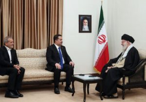 رهبر انقلاب در دیدار نخست وزیر عراق: حشدالشعبی یکی از مؤلفه‌های مهم قدرت در عراق است؛ باید برای تقویت آن اهتمام داشت/باید مقابل اشغالگری آمریکا ایستاد