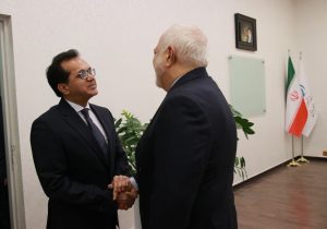 تأکید بر گسترش همکاری‌ها در دیدار سفیر پاکستان با ظریف