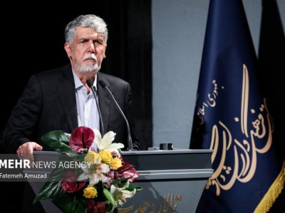 شاعران هویت زبان فارسی را حفظ کرده اند