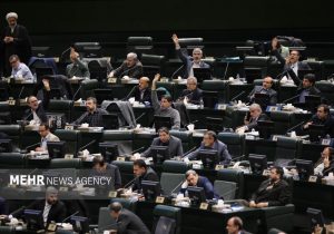 طنین شعار مرگ بر آمریکا و اسرائیل در صحن مجلس