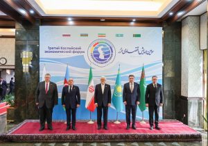 عکس یادگاری اعضای همایش اقتصادی خزر