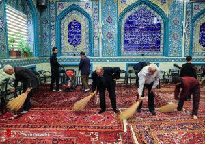 غبارروبی و عطرافشانی مساجد استان فارس در آستانه بهار قرآن