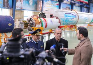 پزشکیان: از توسعه صنایع دفاعی پشتیبانی می‌کنیم