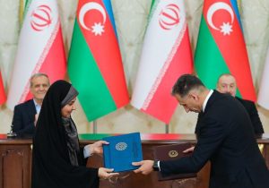 ایران و آذربایجان در حوزه حمل‌ونقل تفاهم‌نامه همکاری امضا کردند