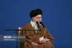 آغاز دیدار کارگزاران حج وجمعی از زائران بیت‌الله‌الحرام با رهبر انقلاب