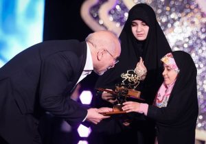 تجلیل رئیس مجلس از دختران شهدای مقاومت