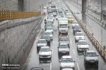 ترافیک سنگین در محورهای مواصلاتی؛ بارش باران در جاده‌های ۲ استان