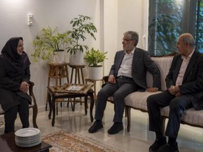 حضور وزیر علوم در منزل مادر شیمی ایران