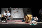 درخشش نمایش «این آدم‌های غریب» از فارس در جشنواره ملی تئاتر فتح