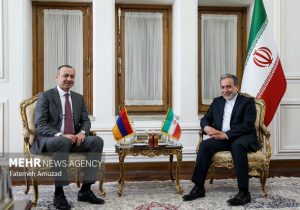 دیدار دبیر شورای امنیت ملی ارمنستان با عراقچی