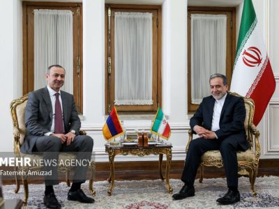 دیدار دبیر شورای امنیت ملی ارمنستان با عراقچی