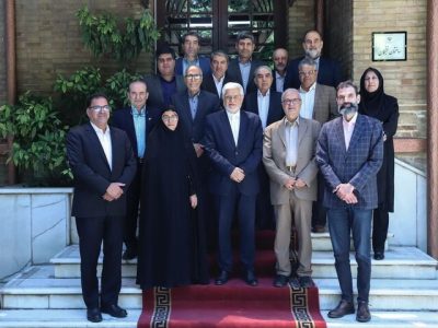 عارف: باید نگاه جوانان از خارج مرزها به مرکز و داخل کشور متمرکز شود
