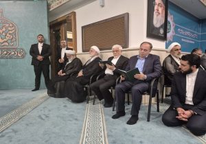 عارف در مراسم گرامی داشت شهدای خدمت حضور یافت