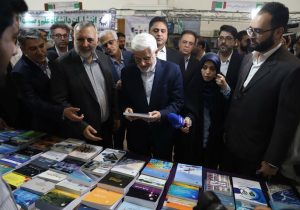 عارف: کتاب کاغذی همواره اولویت خود را نسبت به فضای مجازی حفظ کرده است