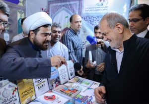 مردم حق را دارند با آزادی کتاب مورد نظر خود را برگزینند