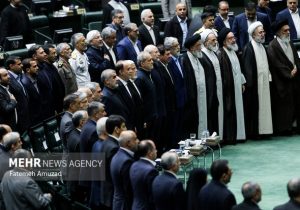 هارداسان‌گویی مجلس برای رئیسی؛ صحنِ پُر اشک و آه برای پاسداشت شهدا