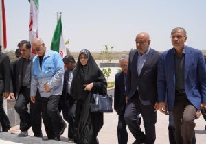 وزیر کار برای بازدید از بندر شهید رجایی وارد بندرعباس شد