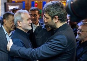 پزشکیان در مراسم ترحیم مادر معاون ارتباطات خود حضور یافت