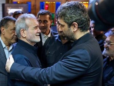 پزشکیان در مراسم ترحیم مادر معاون ارتباطات خود حضور یافت