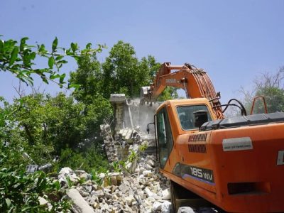 تخریب بخشی از ساخت‌ و سازهای غیرقانونی در باغات قصردشت شیراز