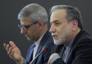 عراقچی: ایران به دفاع مشروع خود با قوت ادامه خواهد داد