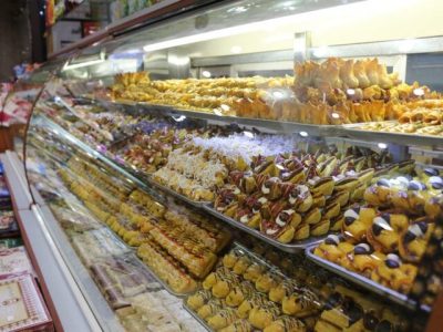 کارگاه متخلف تولید شیرینی و بیسکویت‌ فاسد در شیراز پلمب شد